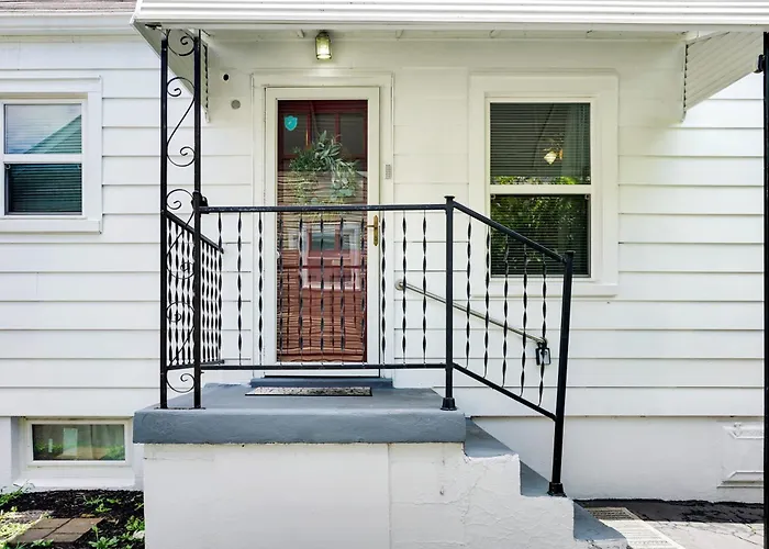 Spacious 4Br Home With Cozy Vibes In Louisville