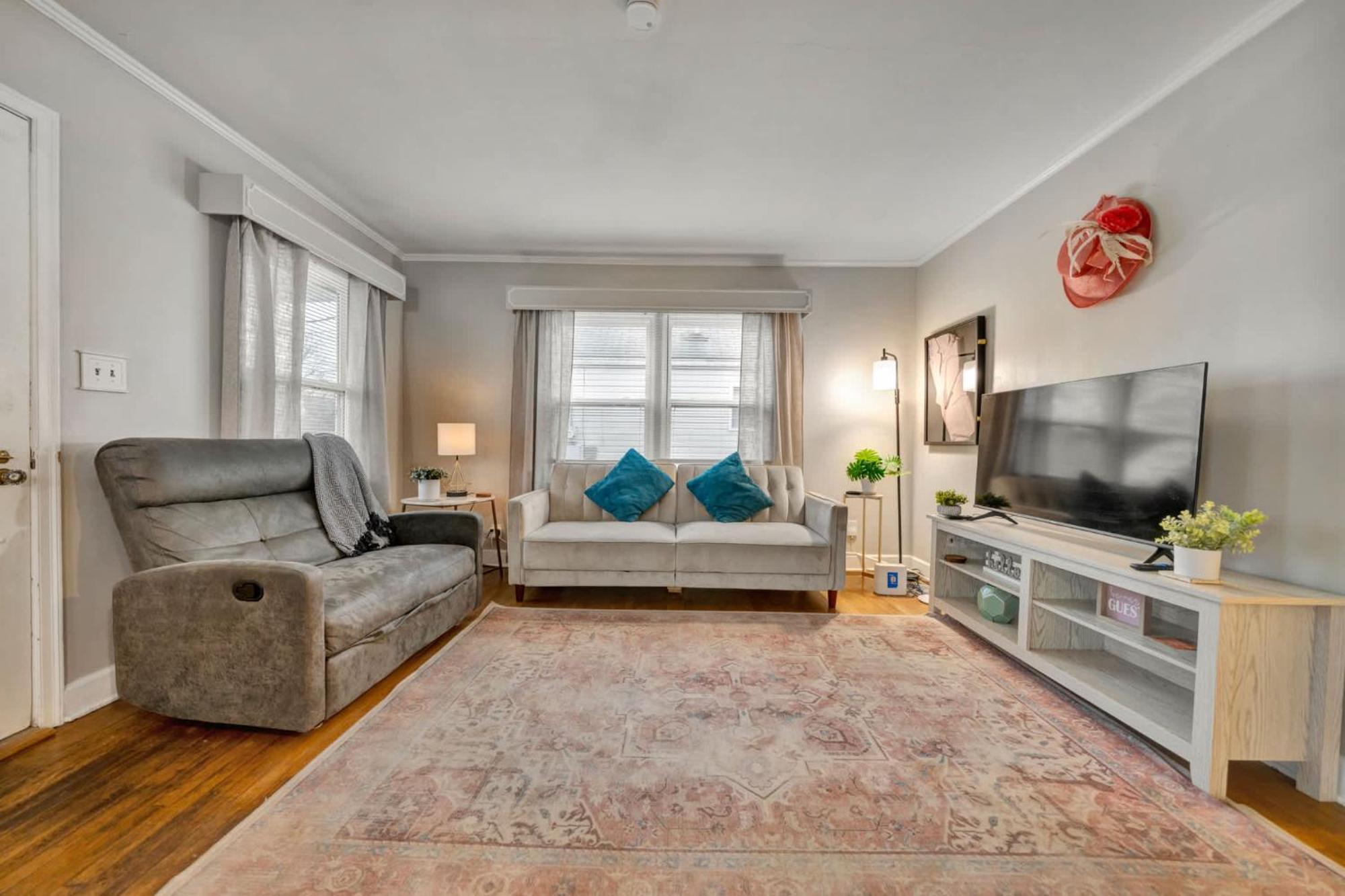Spacious 4br With Cozy Vibes In * Louisville