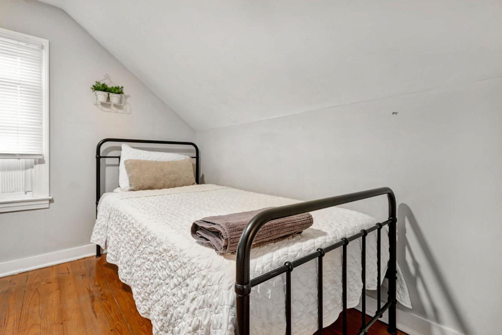 Spacious 4br With Cozy Vibes In