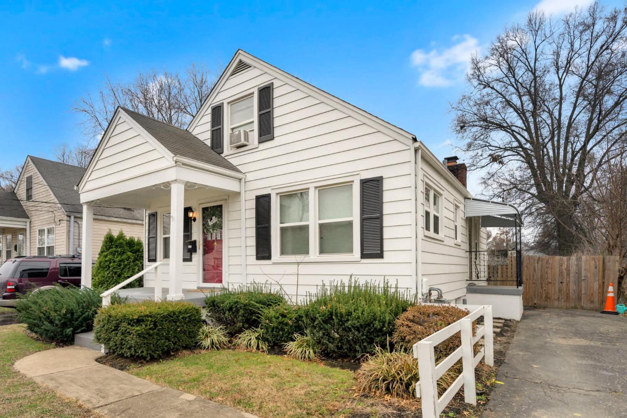 Spacious 4br With Cozy Vibes In Holiday home Louisville