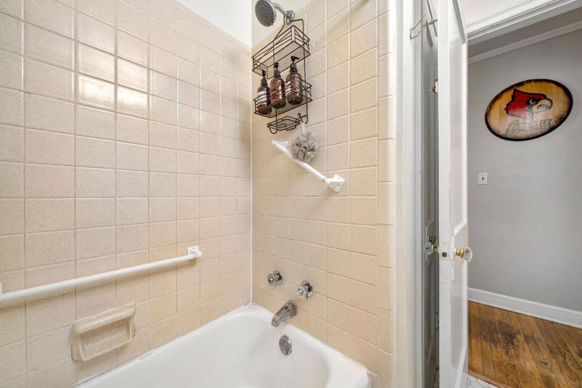 Spacious 4br With Cozy Vibes In *