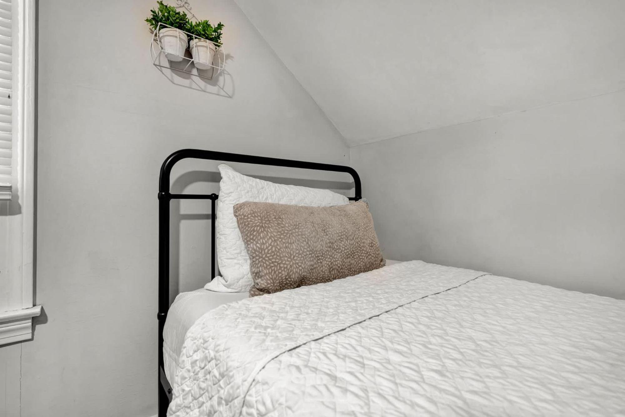 Spacious 4br With Cozy Vibes In