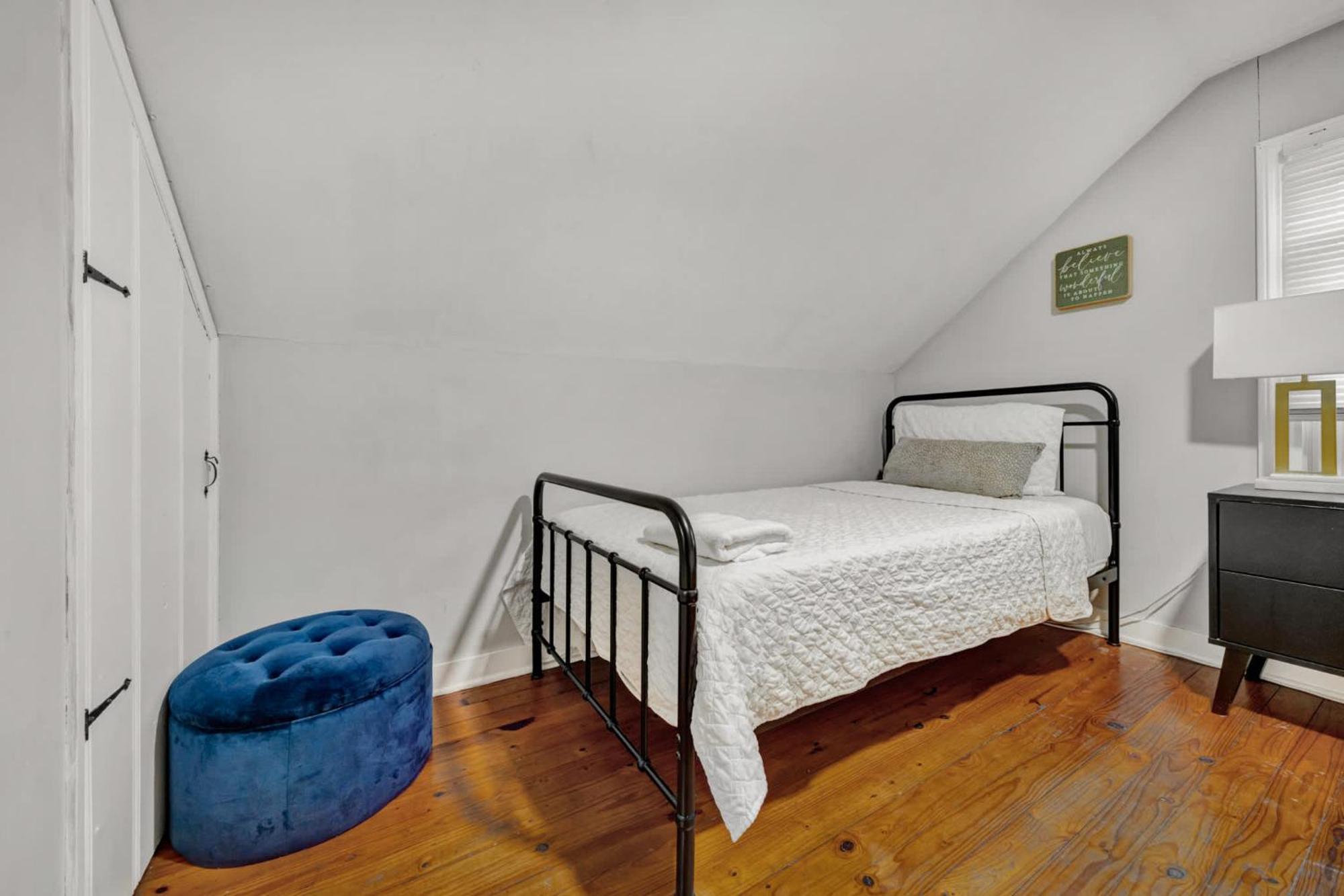 Spacious 4br With Cozy Vibes In Holiday home Louisville