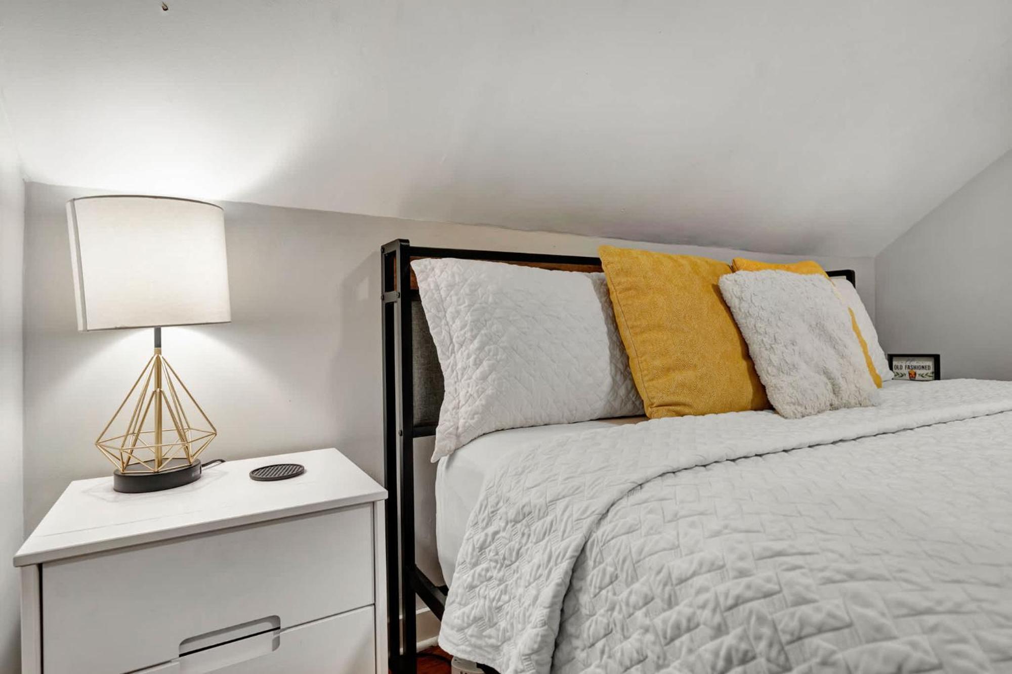Spacious 4br With Cozy Vibes In