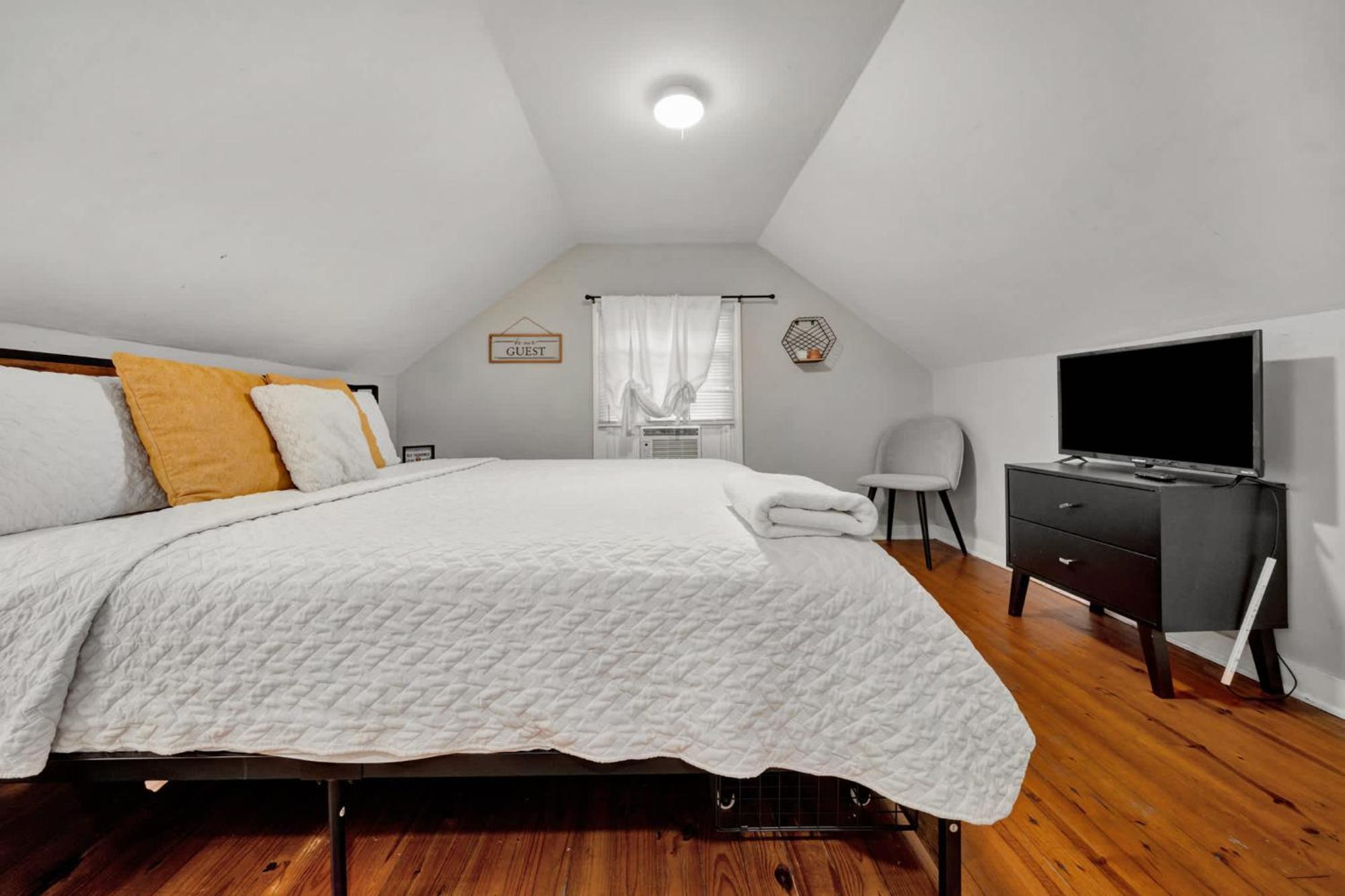 Spacious 4br With Cozy Vibes In Holiday home