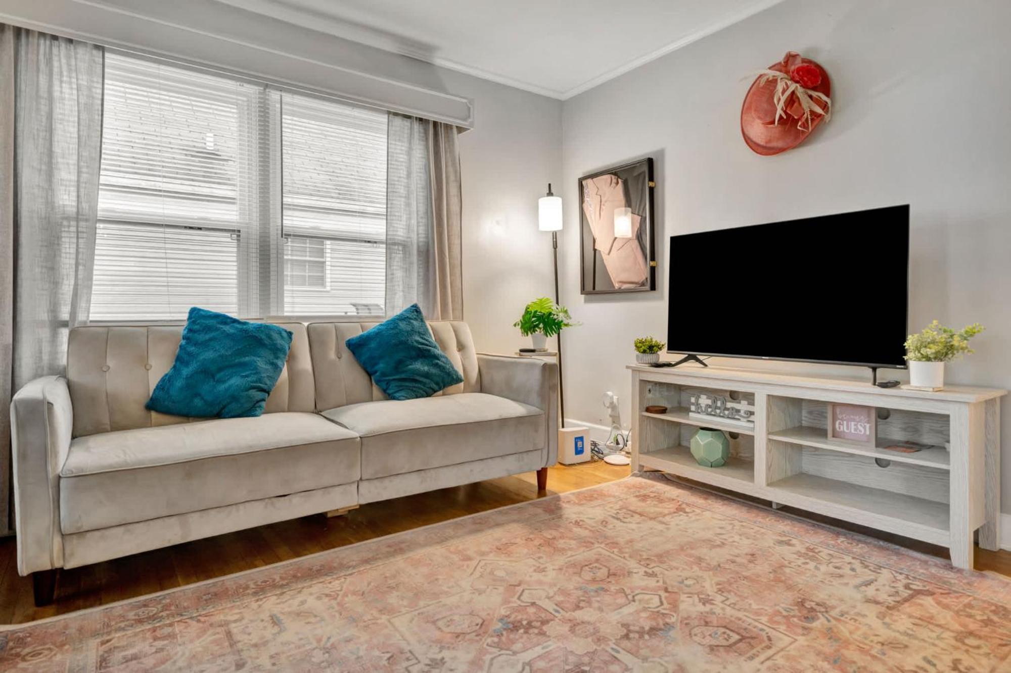 Spacious 4br With Cozy Vibes In Louisville