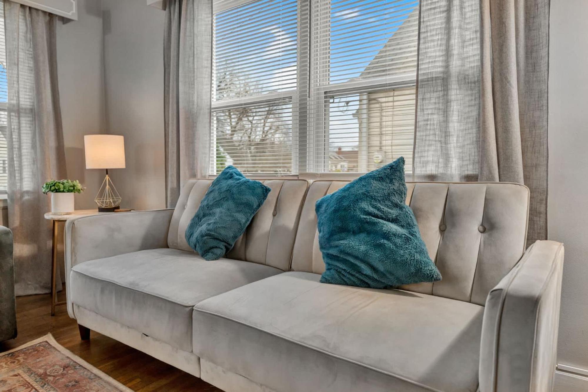 Spacious 4br With Cozy Vibes In Holiday home