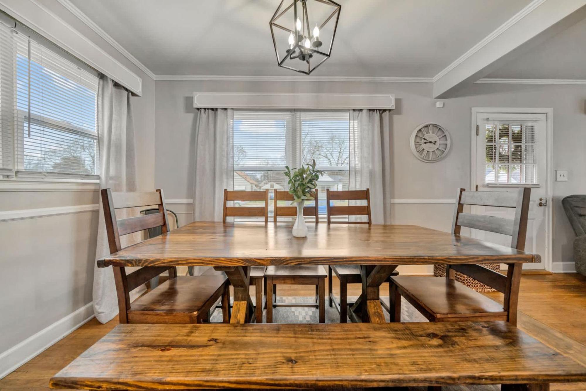 Spacious 4br With Cozy Vibes In Holiday home Louisville